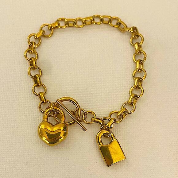 Gold Stainless Steel Heart Lock Chain Link Bracelet - Picture 3 of 3